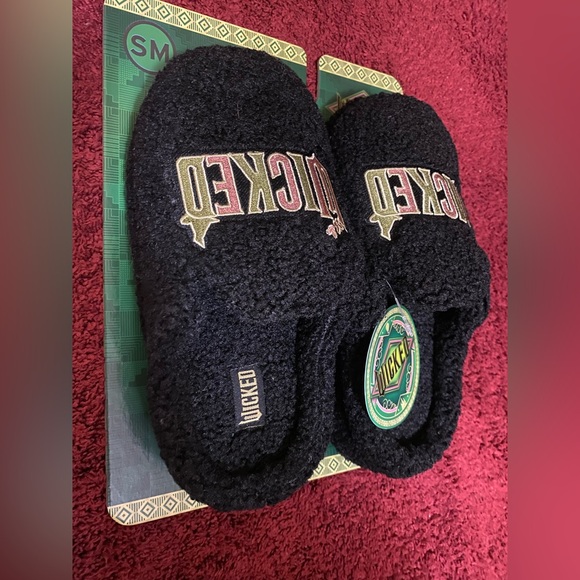 Wicked Sherpa Woman’s Slippers - Picture 2 of 4